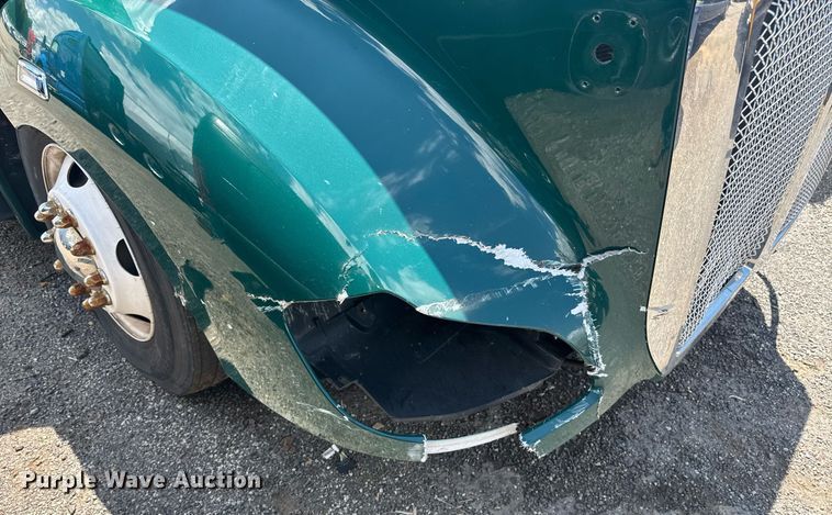 image for item YA0412 2019 Kenworth T680 semi truck