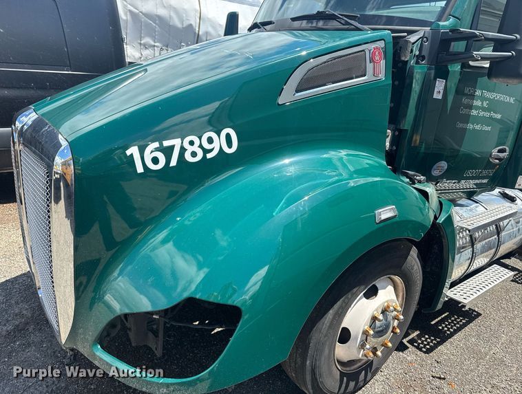 image for item YA0412 2019 Kenworth T680 semi truck