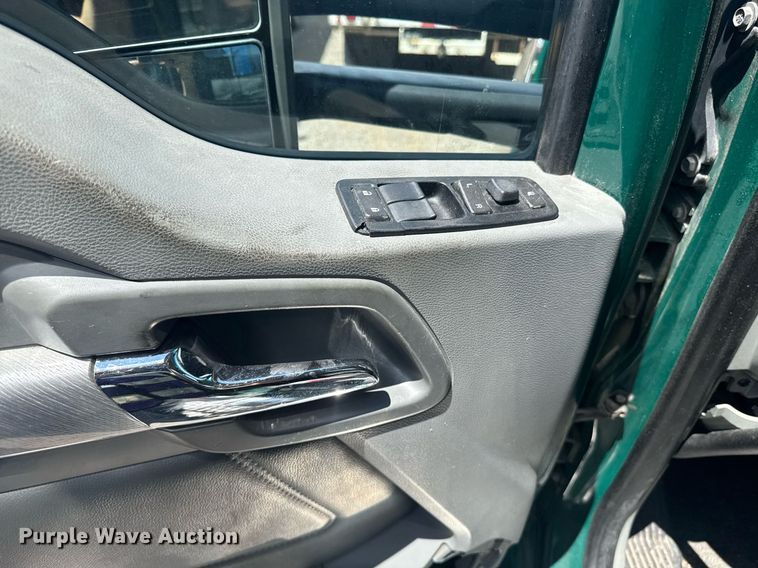 image for item YA0412 2019 Kenworth T680 semi truck