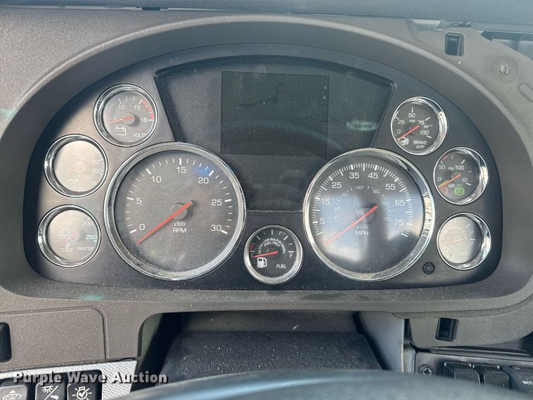 image for item YA0412 2019 Kenworth T680 semi truck