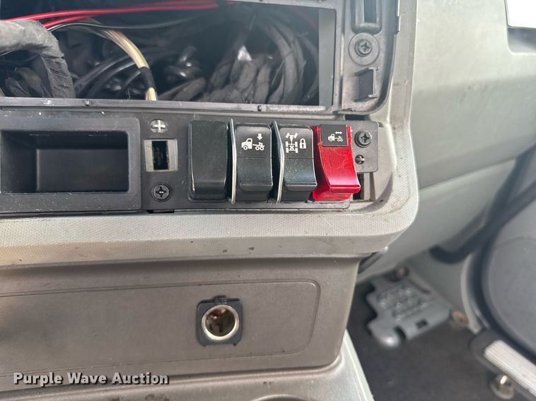 image for item YA0412 2019 Kenworth T680 semi truck