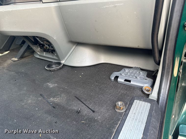 image for item YA0412 2019 Kenworth T680 semi truck