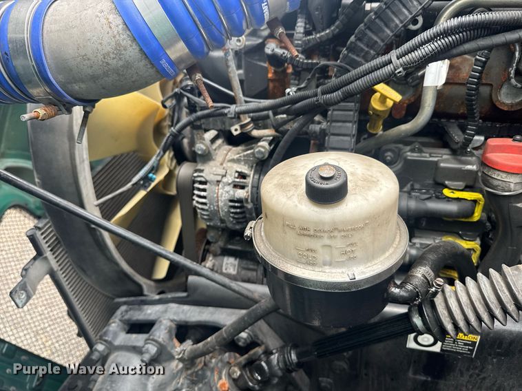 image for item YA0412 2019 Kenworth T680 semi truck