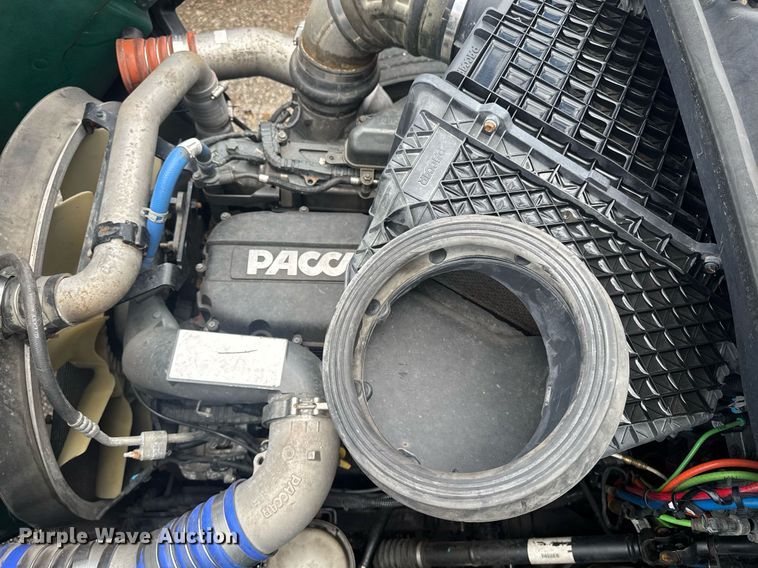 image for item YA0412 2019 Kenworth T680 semi truck