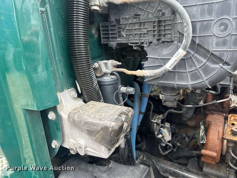 image for item YA0412 2019 Kenworth T680 semi truck