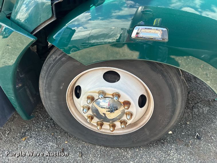 image for item YA0412 2019 Kenworth T680 semi truck