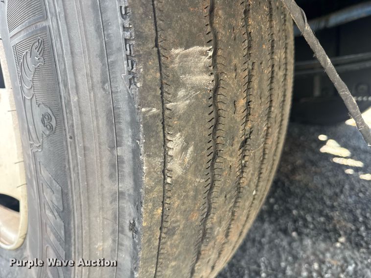 image for item YA0412 2019 Kenworth T680 semi truck