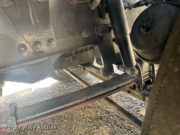 image for item YA0412 2019 Kenworth T680 semi truck