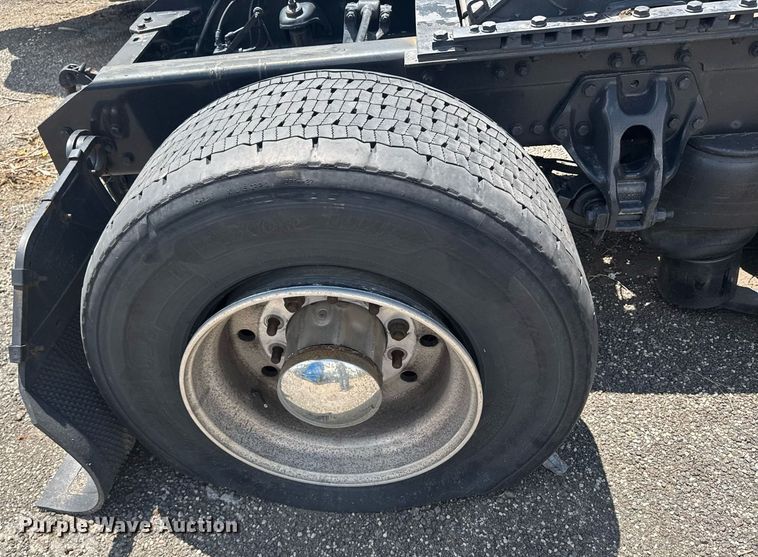 image for item YA0412 2019 Kenworth T680 semi truck