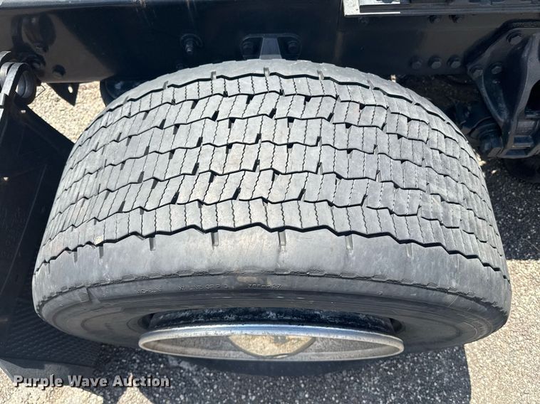 image for item YA0412 2019 Kenworth T680 semi truck