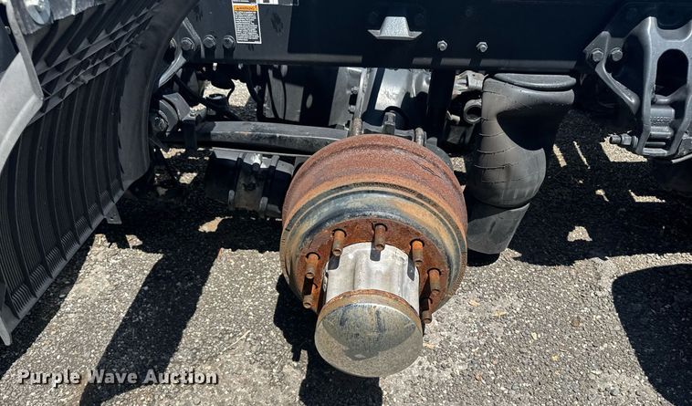 image for item YA0412 2019 Kenworth T680 semi truck