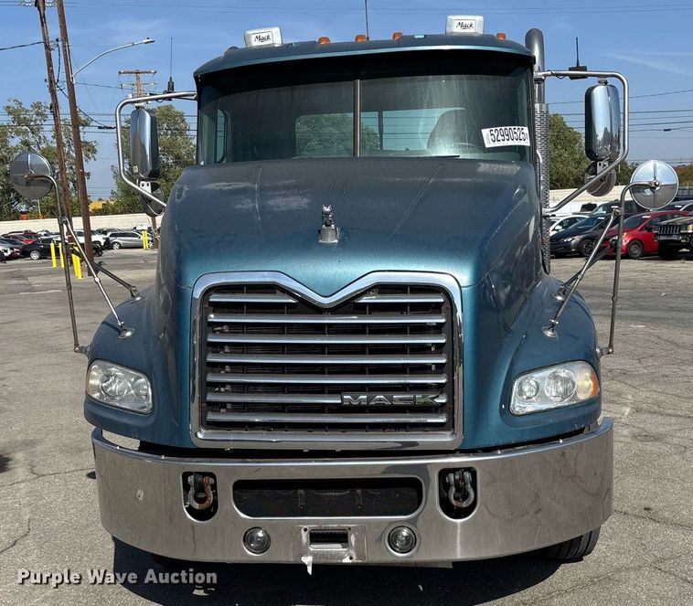 image for item YA0495 2011 Mack CXU613 semi truck