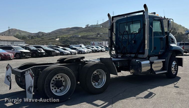 image for item YA0495 2011 Mack CXU613 semi truck