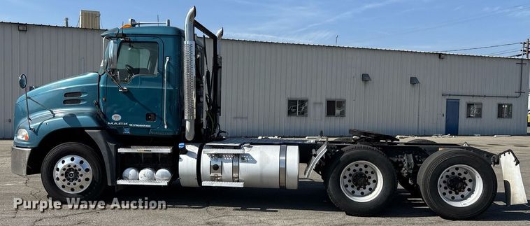 image for item YA0495 2011 Mack CXU613 semi truck