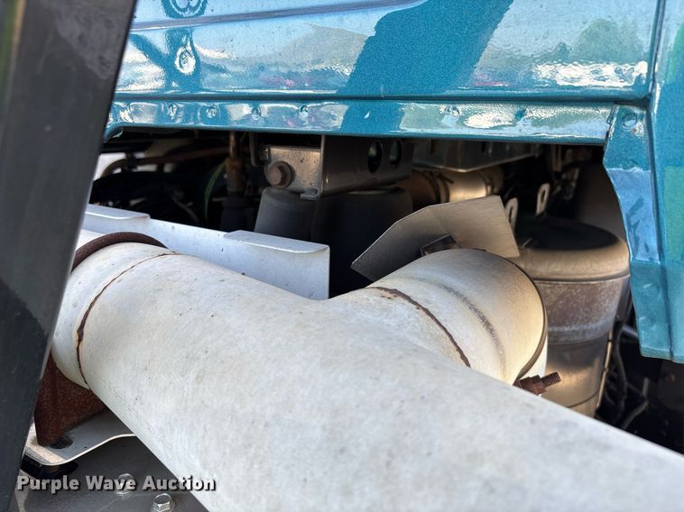 image for item YA0495 2011 Mack CXU613 semi truck