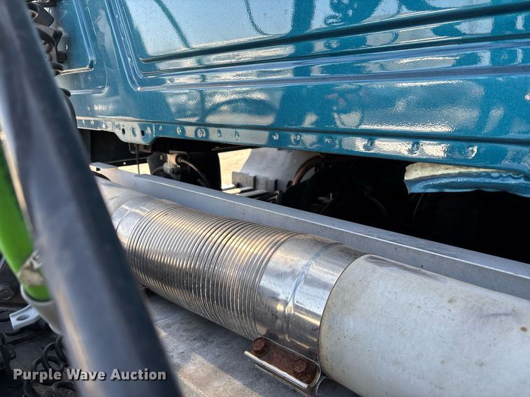 image for item YA0495 2011 Mack CXU613 semi truck