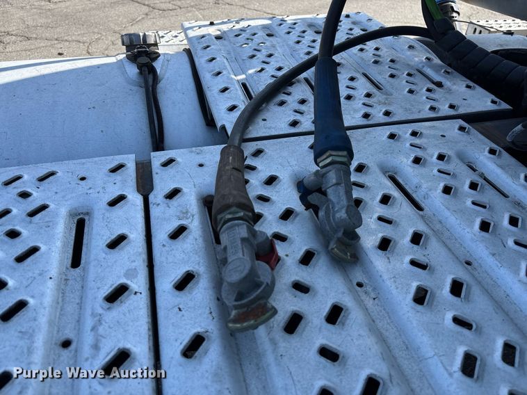 image for item YA0495 2011 Mack CXU613 semi truck