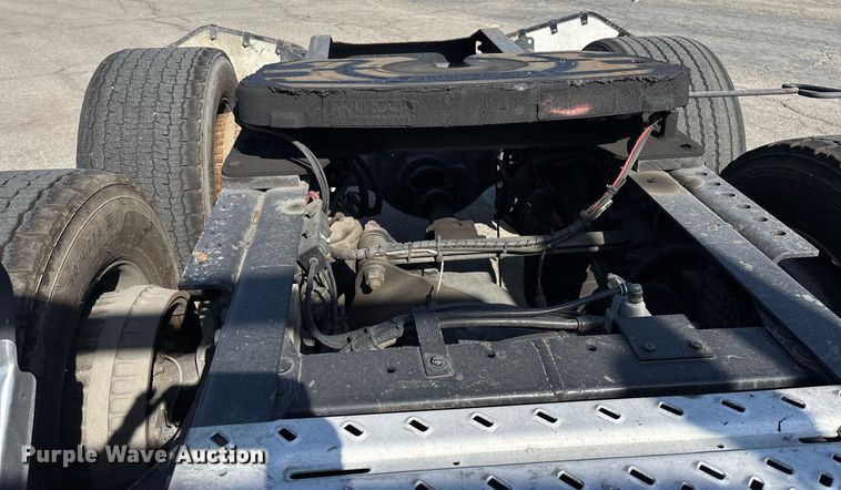 image for item YA0495 2011 Mack CXU613 semi truck