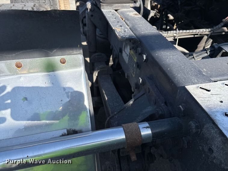 image for item YA0495 2011 Mack CXU613 semi truck