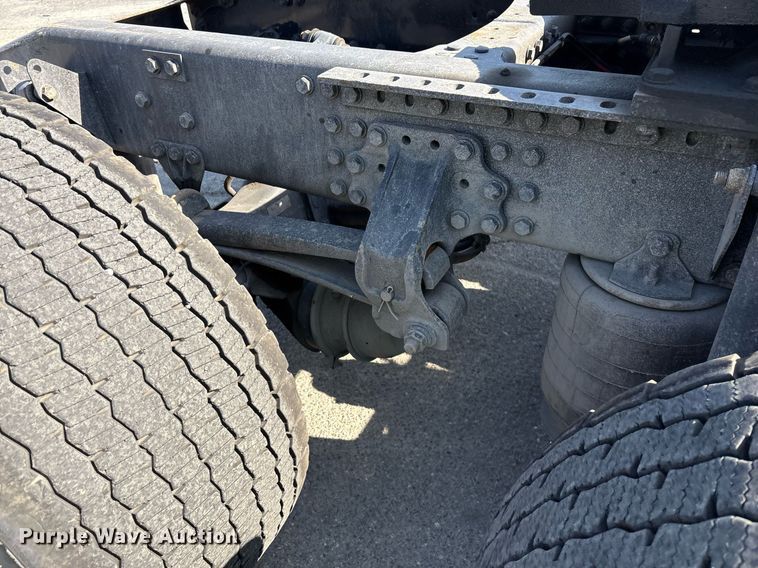 image for item YA0495 2011 Mack CXU613 semi truck