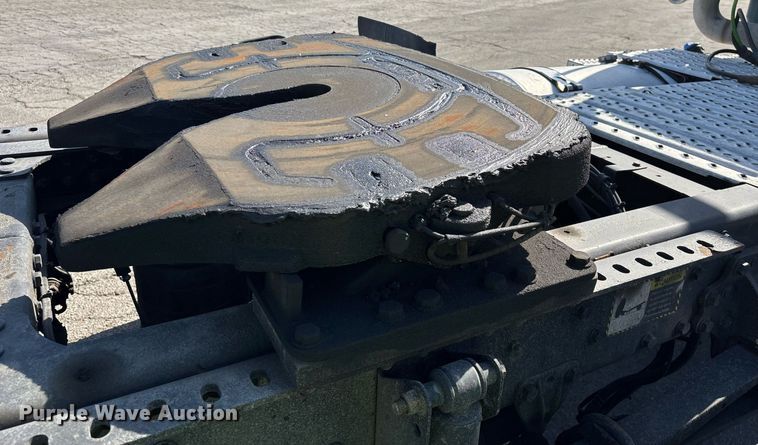 image for item YA0495 2011 Mack CXU613 semi truck