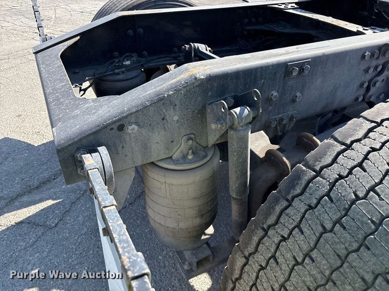 image for item YA0495 2011 Mack CXU613 semi truck