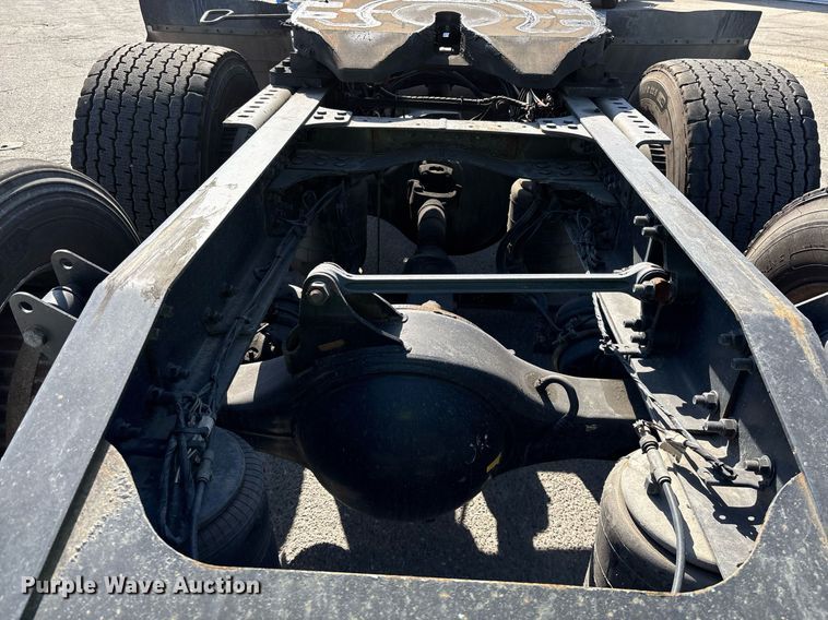 image for item YA0495 2011 Mack CXU613 semi truck