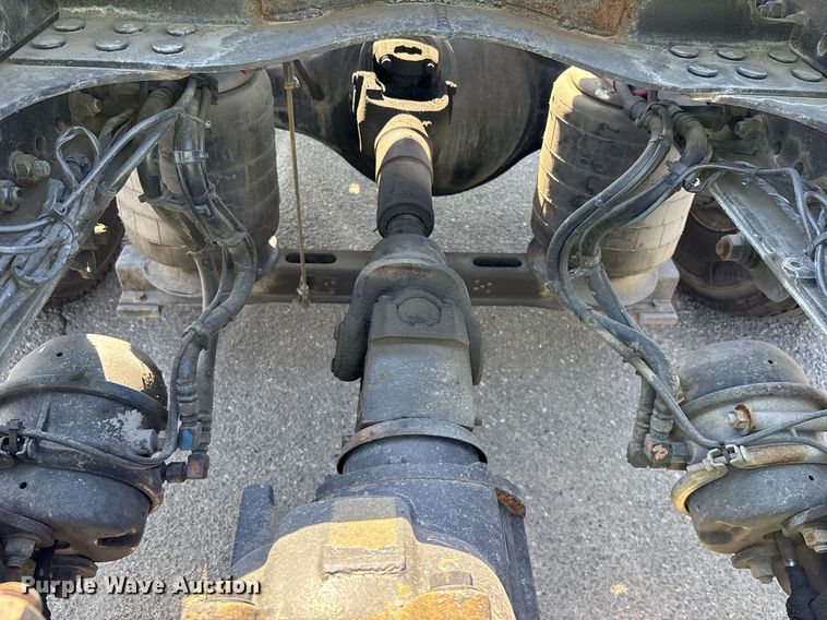 image for item YA0495 2011 Mack CXU613 semi truck