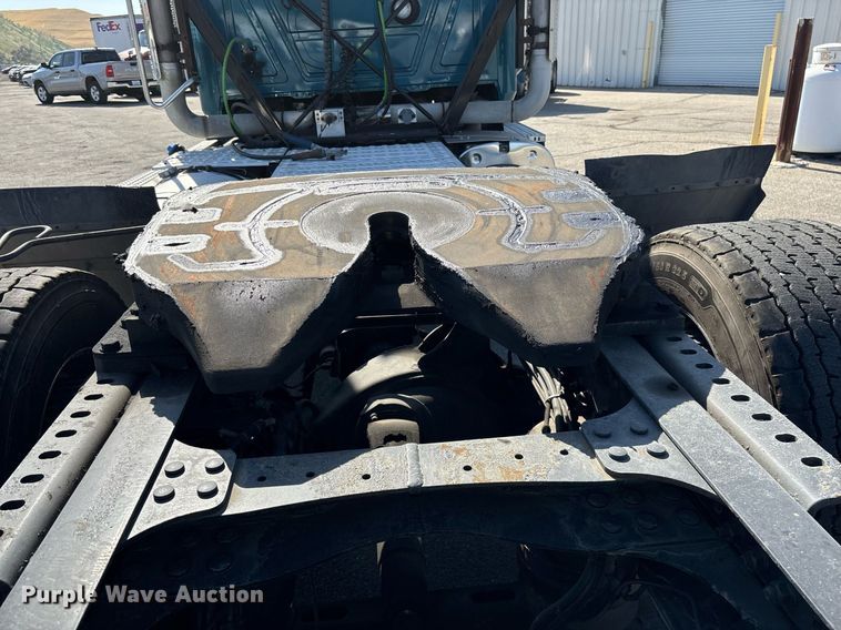 image for item YA0495 2011 Mack CXU613 semi truck