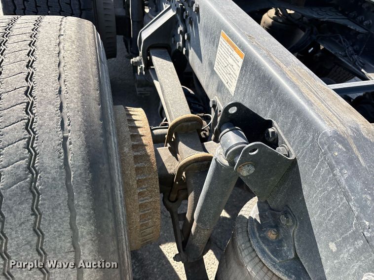 image for item YA0495 2011 Mack CXU613 semi truck