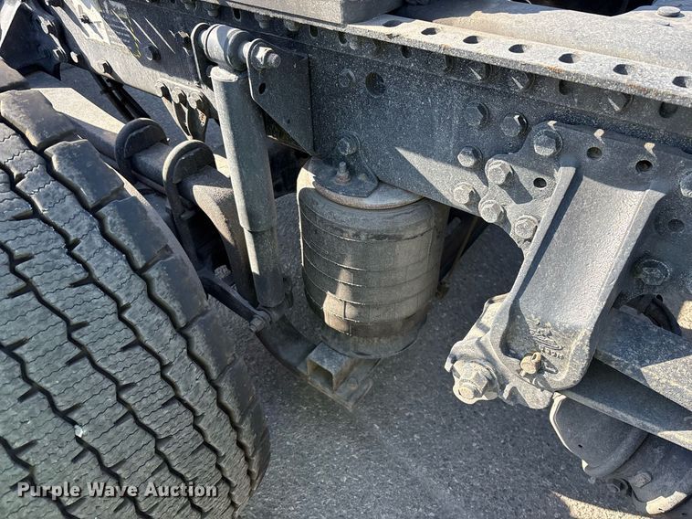 image for item YA0495 2011 Mack CXU613 semi truck