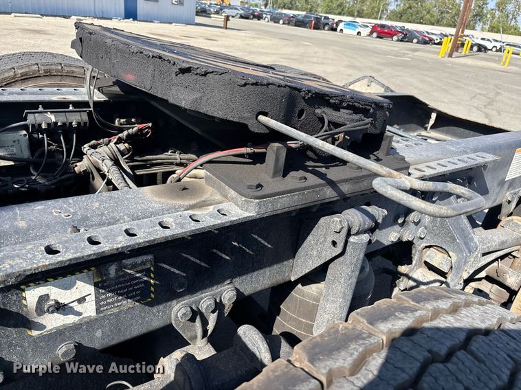 image for item YA0495 2011 Mack CXU613 semi truck