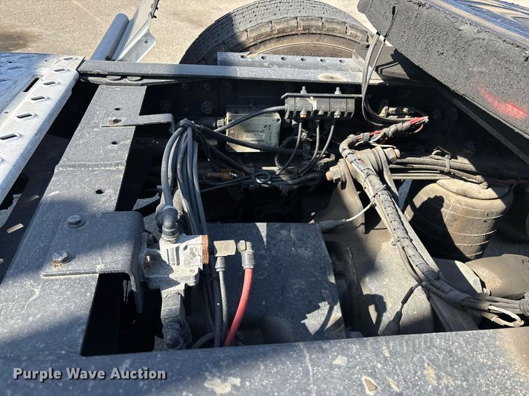 image for item YA0495 2011 Mack CXU613 semi truck