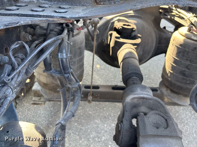 image for item YA0495 2011 Mack CXU613 semi truck