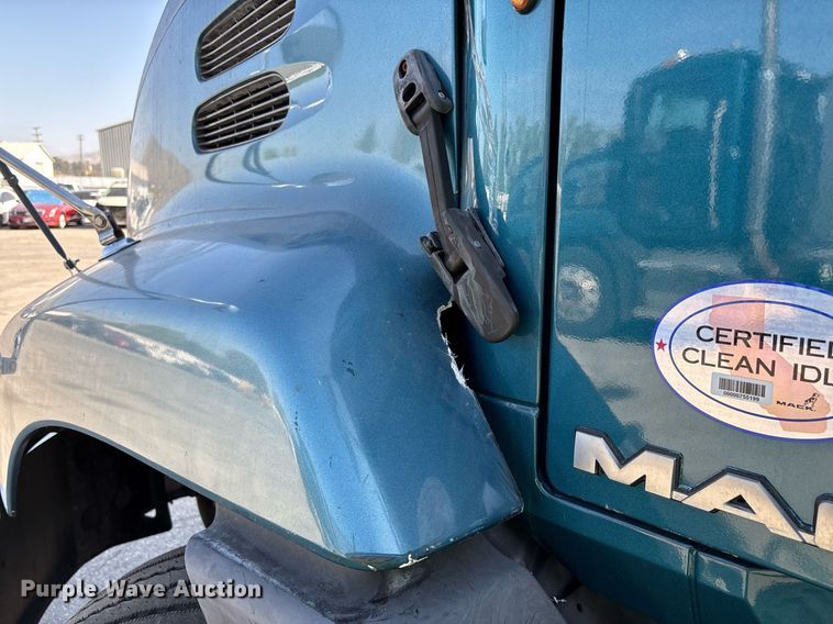 image for item YA0495 2011 Mack CXU613 semi truck