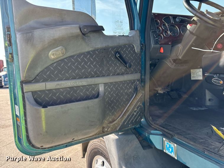 image for item YA0495 2011 Mack CXU613 semi truck