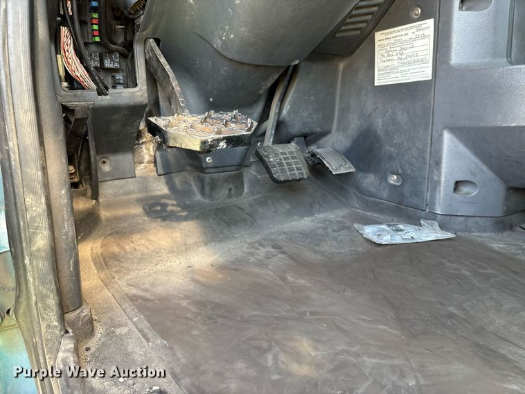 image for item YA0495 2011 Mack CXU613 semi truck