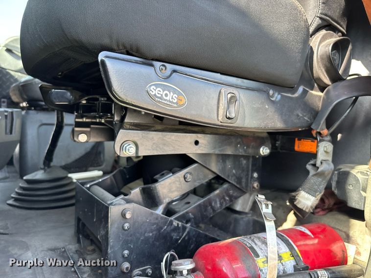 image for item YA0495 2011 Mack CXU613 semi truck