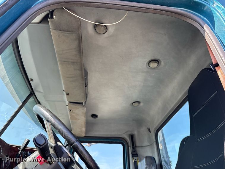 image for item YA0495 2011 Mack CXU613 semi truck