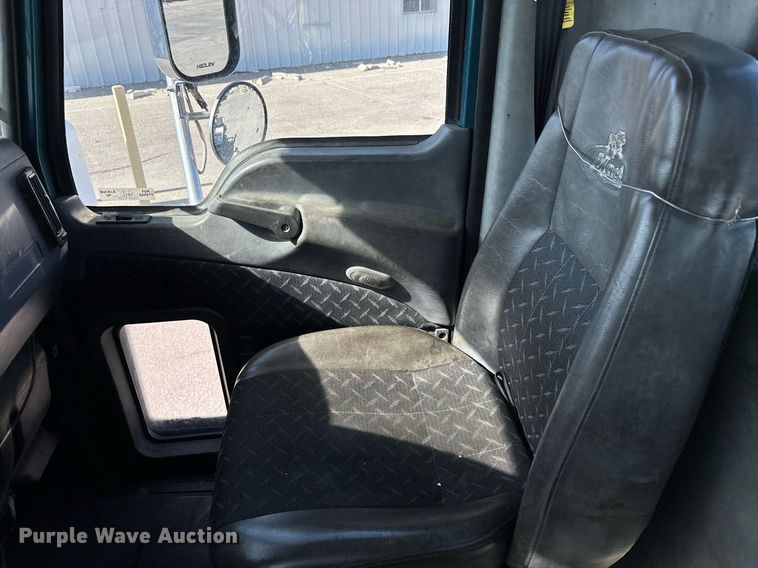 image for item YA0495 2011 Mack CXU613 semi truck