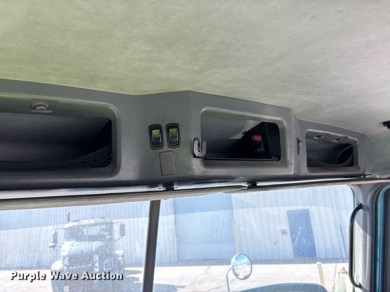 image for item YA0495 2011 Mack CXU613 semi truck