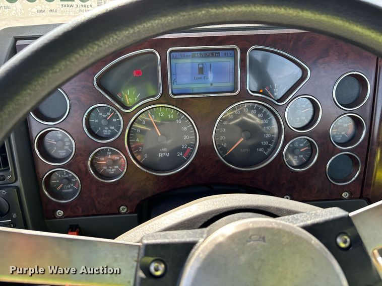 image for item YA0495 2011 Mack CXU613 semi truck