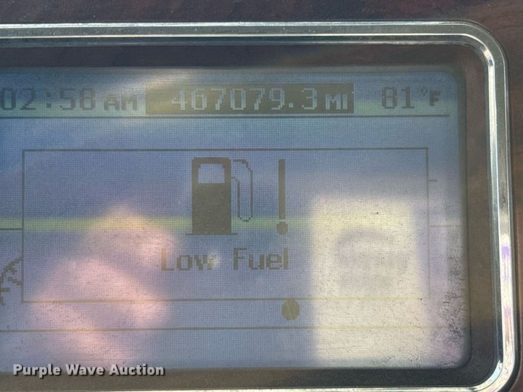 image for item YA0495 2011 Mack CXU613 semi truck