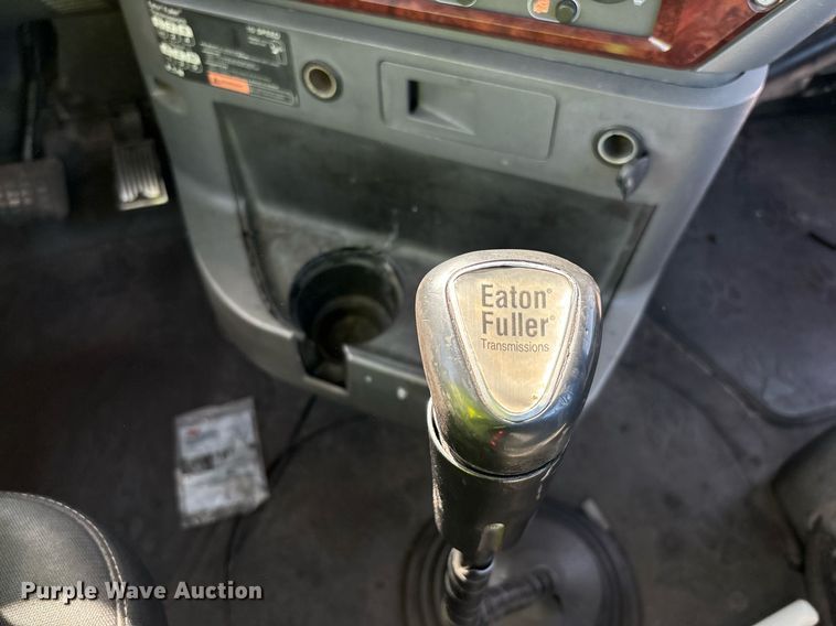 image for item YA0495 2011 Mack CXU613 semi truck