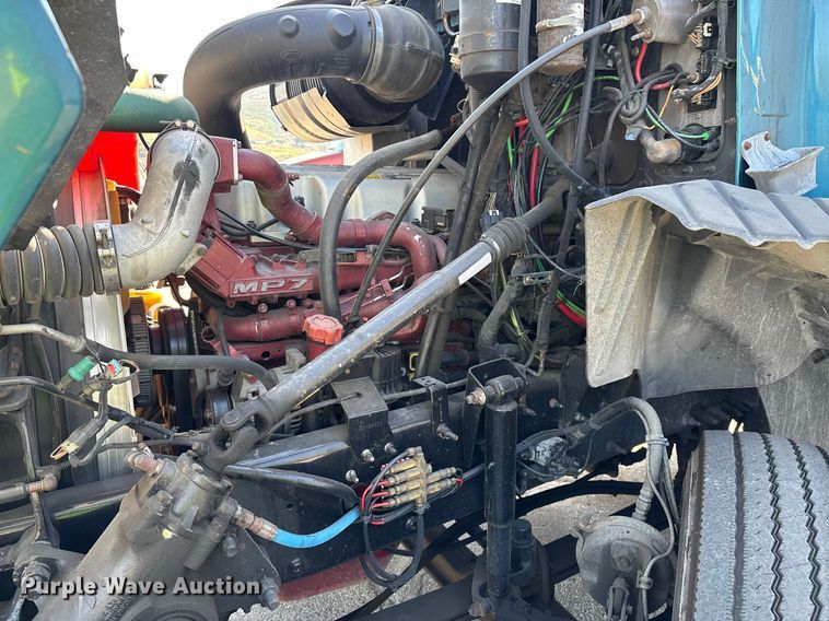 image for item YA0495 2011 Mack CXU613 semi truck