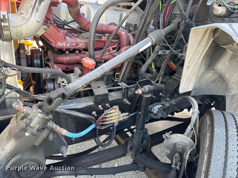 image for item YA0495 2011 Mack CXU613 semi truck