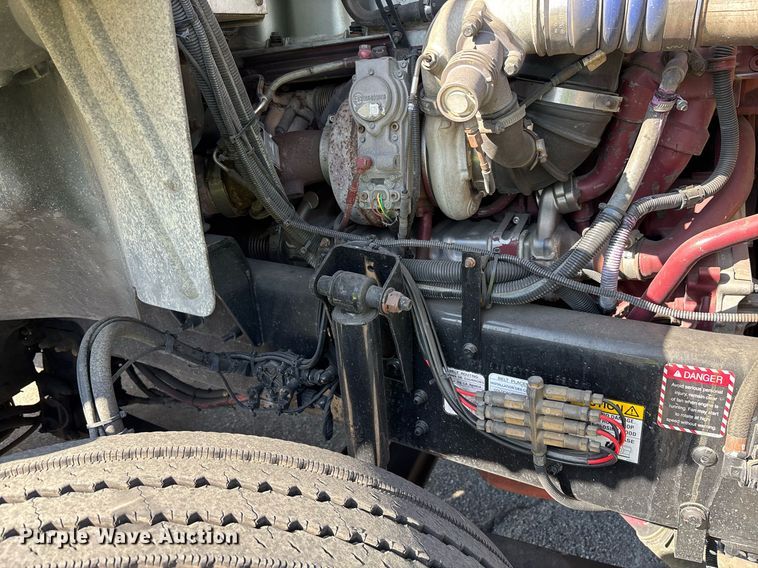 image for item YA0495 2011 Mack CXU613 semi truck