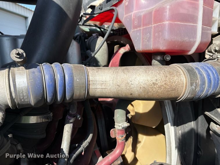 image for item YA0495 2011 Mack CXU613 semi truck