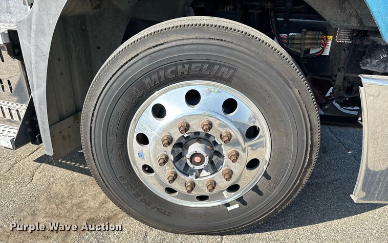 image for item YA0495 2011 Mack CXU613 semi truck