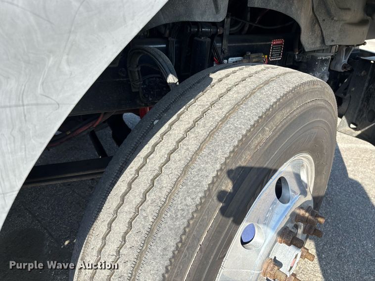 image for item YA0495 2011 Mack CXU613 semi truck